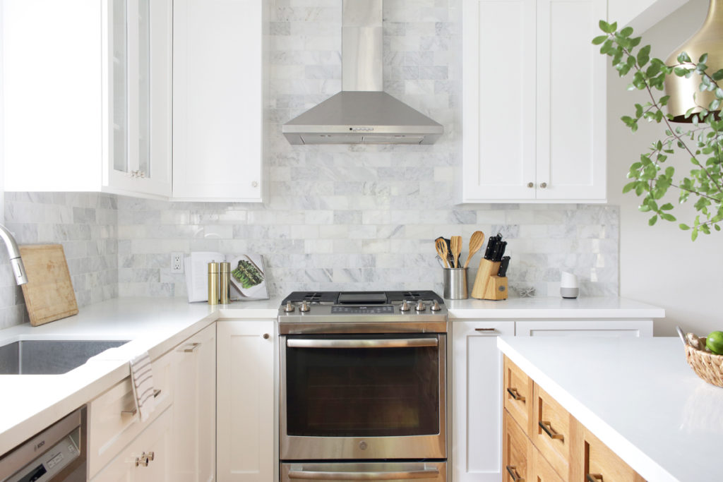 White kitchen with marble backsplash